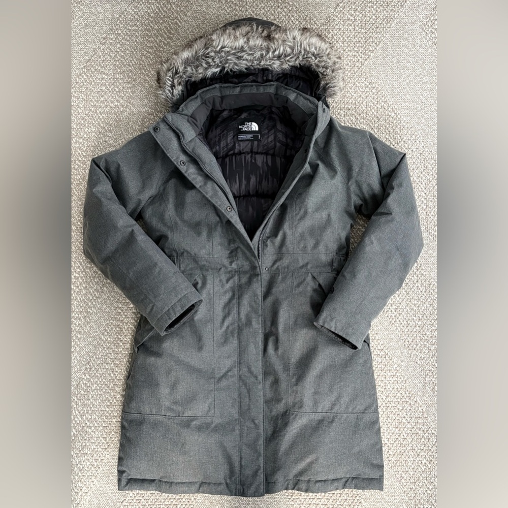 The North Face 550 Down Arctic Parka Snow Jacket w/Faux Fur Hood Charcoal Gray